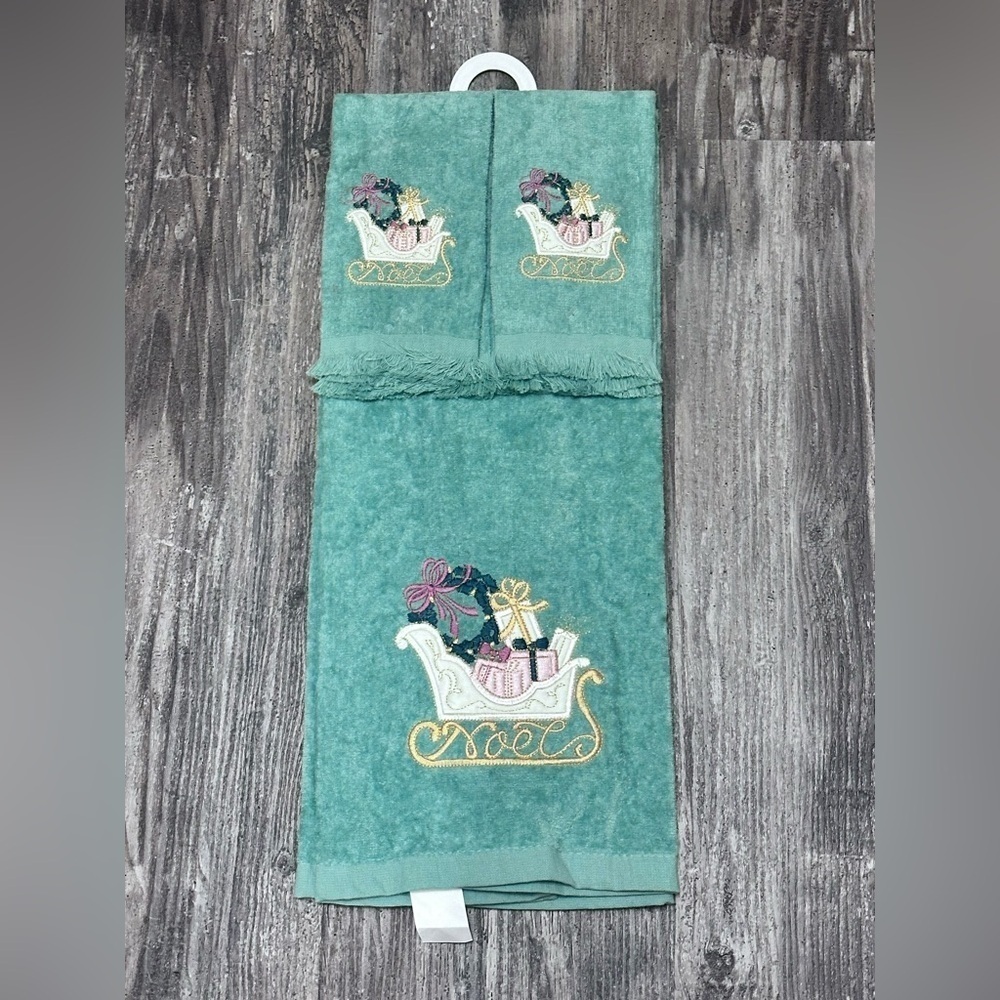 Vintage Velour Embroidered 1 Bath 2 Fingertip Hand Towels NEW - Picture 1 of 4